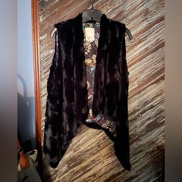 Elevenses Mika Faux fur vest - Picture 3 of 7